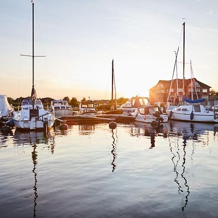 Bades Huk Marina Hotel Hohen Wieschendorf Exterior foto